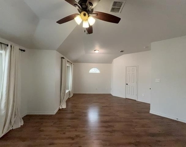 12614 Oceanside Drive - Photo Thumbnail 10