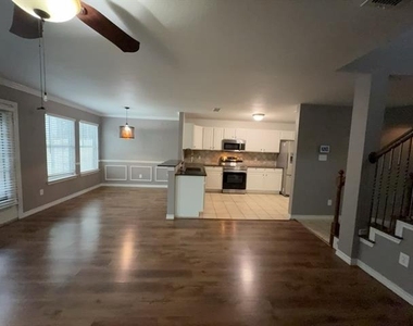 12614 Oceanside Drive - Photo Thumbnail 2