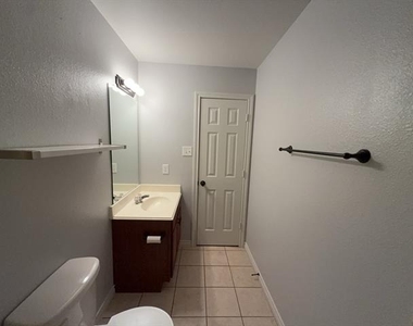 12614 Oceanside Drive - Photo Thumbnail 17