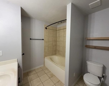 12614 Oceanside Drive - Photo Thumbnail 14