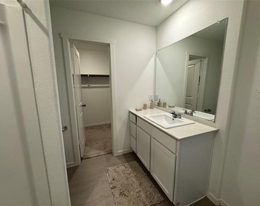 3057 Ashbrook Lane - Photo Thumbnail 7