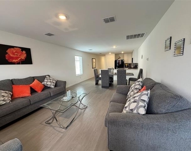 3057 Ashbrook Lane - Photo Thumbnail 9