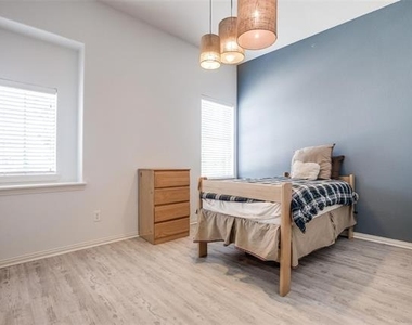 1320 Wheatear Drive - Photo Thumbnail 18