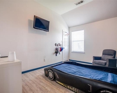 1320 Wheatear Drive - Photo Thumbnail 16