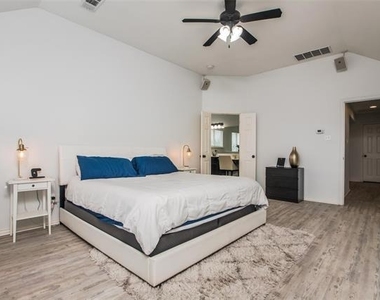 1320 Wheatear Drive - Photo Thumbnail 12