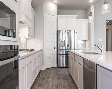 2933 Saltwood Court - Photo Thumbnail 7