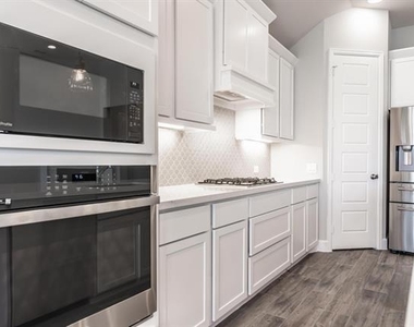 2933 Saltwood Court - Photo Thumbnail 9