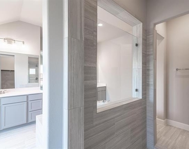 2933 Saltwood Court - Photo Thumbnail 18