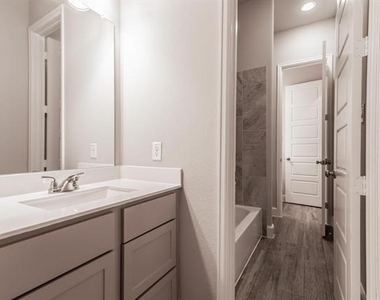 2933 Saltwood Court - Photo Thumbnail 21