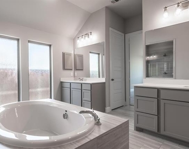 2933 Saltwood Court - Photo Thumbnail 14