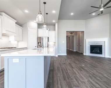 2933 Saltwood Court - Photo Thumbnail 5