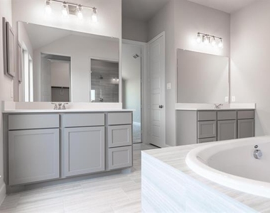 2933 Saltwood Court - Photo Thumbnail 17