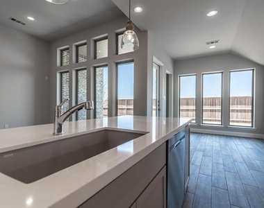 2933 Saltwood Court - Photo Thumbnail 8
