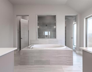 2933 Saltwood Court - Photo Thumbnail 15