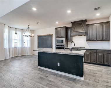 3094 Maverick Drive - Photo Thumbnail 9