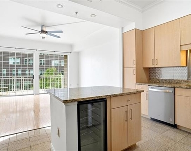 3225 Turtle Creek Boulevard - Photo Thumbnail 14
