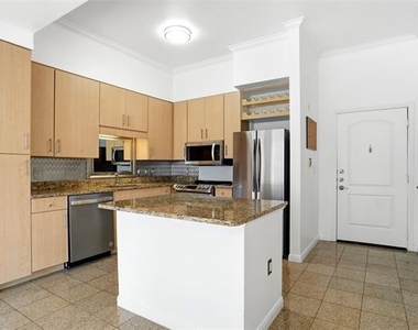 3225 Turtle Creek Boulevard - Photo Thumbnail 11