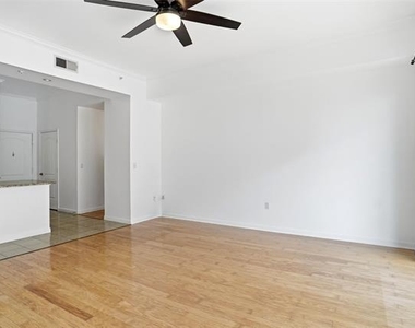 3225 Turtle Creek Boulevard - Photo Thumbnail 9