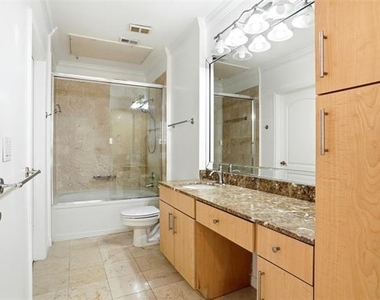 3225 Turtle Creek Boulevard - Photo Thumbnail 16