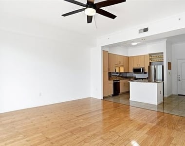 3225 Turtle Creek Boulevard - Photo Thumbnail 5