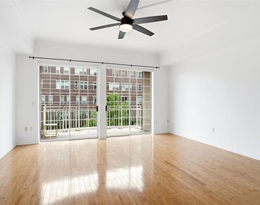 3225 Turtle Creek Boulevard - Photo Thumbnail 3