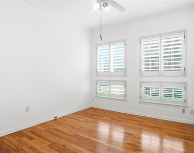 3225 Turtle Creek Boulevard - Photo Thumbnail 8