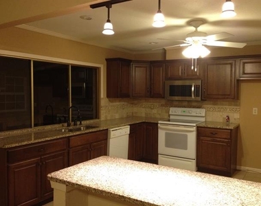 1425 Natchez Drive - Photo Thumbnail 6