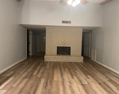 1425 Natchez Drive - Photo Thumbnail 2