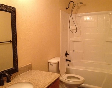 1425 Natchez Drive - Photo Thumbnail 7