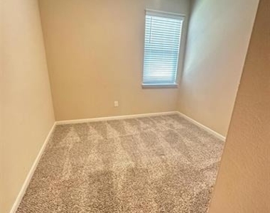 1707 Cotton Blossom Lane - Photo Thumbnail 11