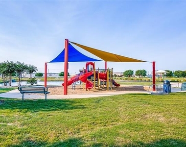 204 Lochwood Drive - Photo Thumbnail 5