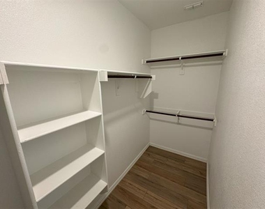 1105 Daffodil Street - Photo Thumbnail 23