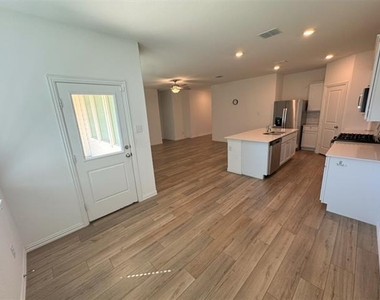 1105 Daffodil Street - Photo Thumbnail 15
