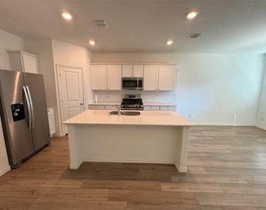 1105 Daffodil Street - Photo Thumbnail 11