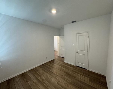 1105 Daffodil Street - Photo Thumbnail 9