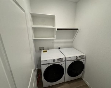 1105 Daffodil Street - Photo Thumbnail 25
