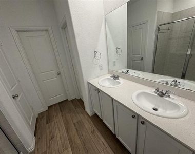 1105 Daffodil Street - Photo Thumbnail 20