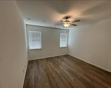 1105 Daffodil Street - Photo Thumbnail 16