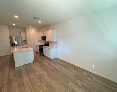 1105 Daffodil Street - Photo Thumbnail 14
