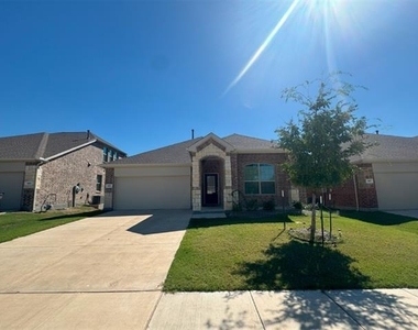 1105 Daffodil Street - Photo Thumbnail 1