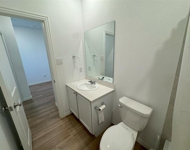 1105 Daffodil Street - Photo Thumbnail 6