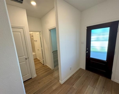 1105 Daffodil Street - Photo Thumbnail 2