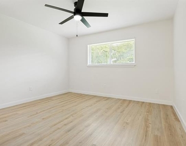 109 Sunset Drive - Photo Thumbnail 5