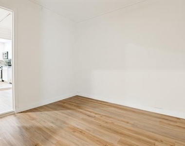 109 Sunset Drive - Photo Thumbnail 4