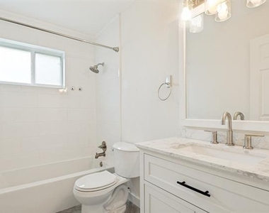 109 Sunset Drive - Photo Thumbnail 7
