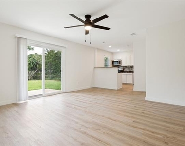 109 Sunset Drive - Photo Thumbnail 1