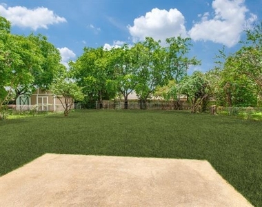 109 Sunset Drive - Photo Thumbnail 10
