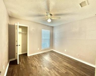5617 Espanola Drive - Photo Thumbnail 13