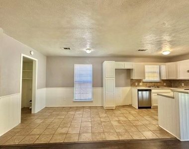 5617 Espanola Drive - Photo Thumbnail 7
