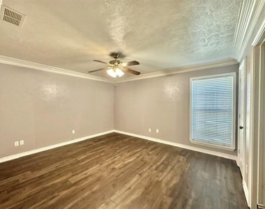 5617 Espanola Drive - Photo Thumbnail 9